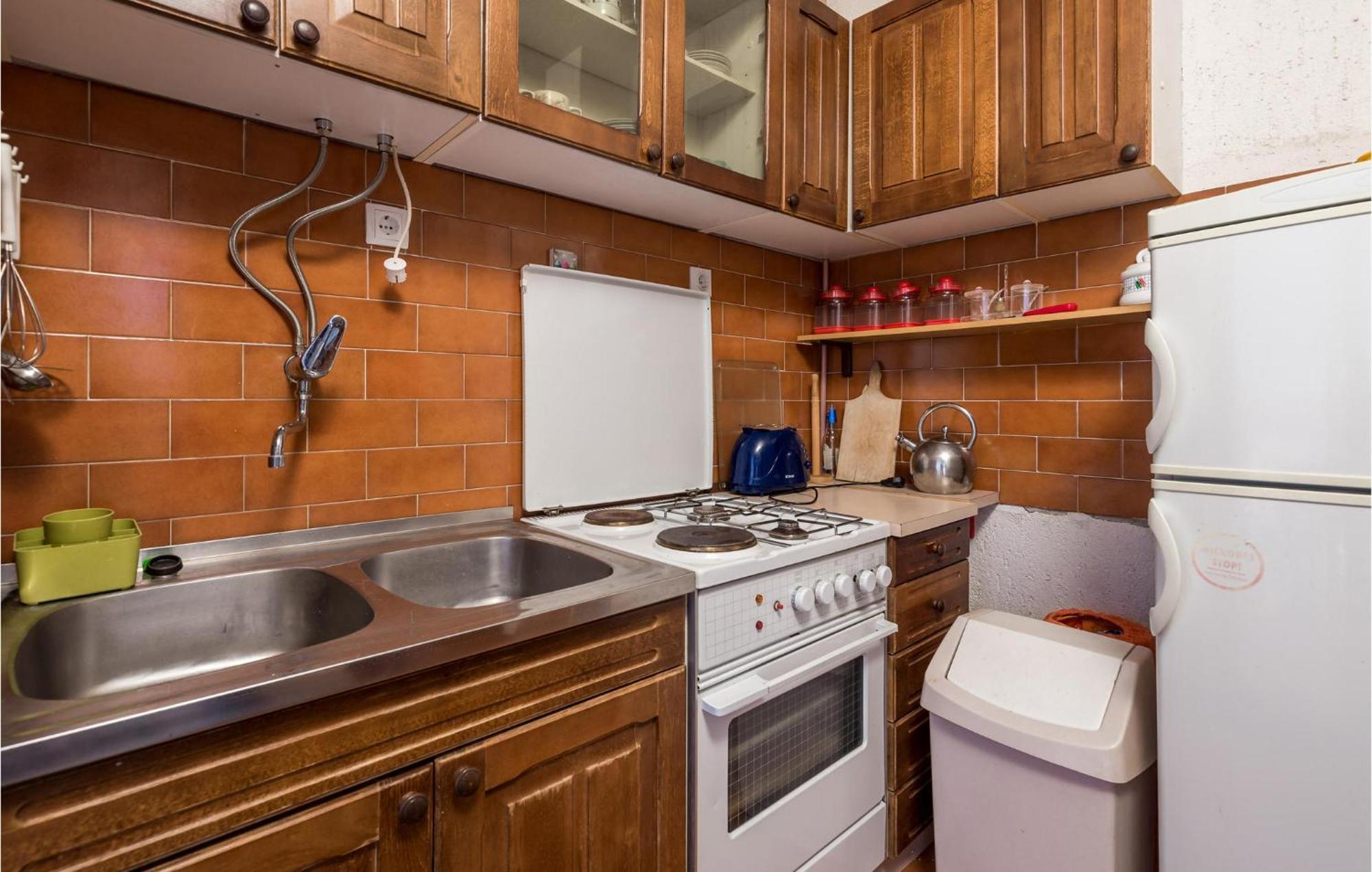 2 Bedroom Nice Apartment In Jablanac Ngoại thất bức ảnh